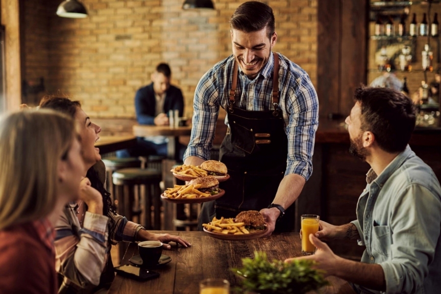 Restaurante e cafeteria à venda: 5 dicas para atrair clientes