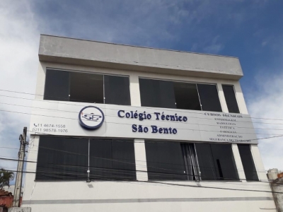 Escola na área da saúde