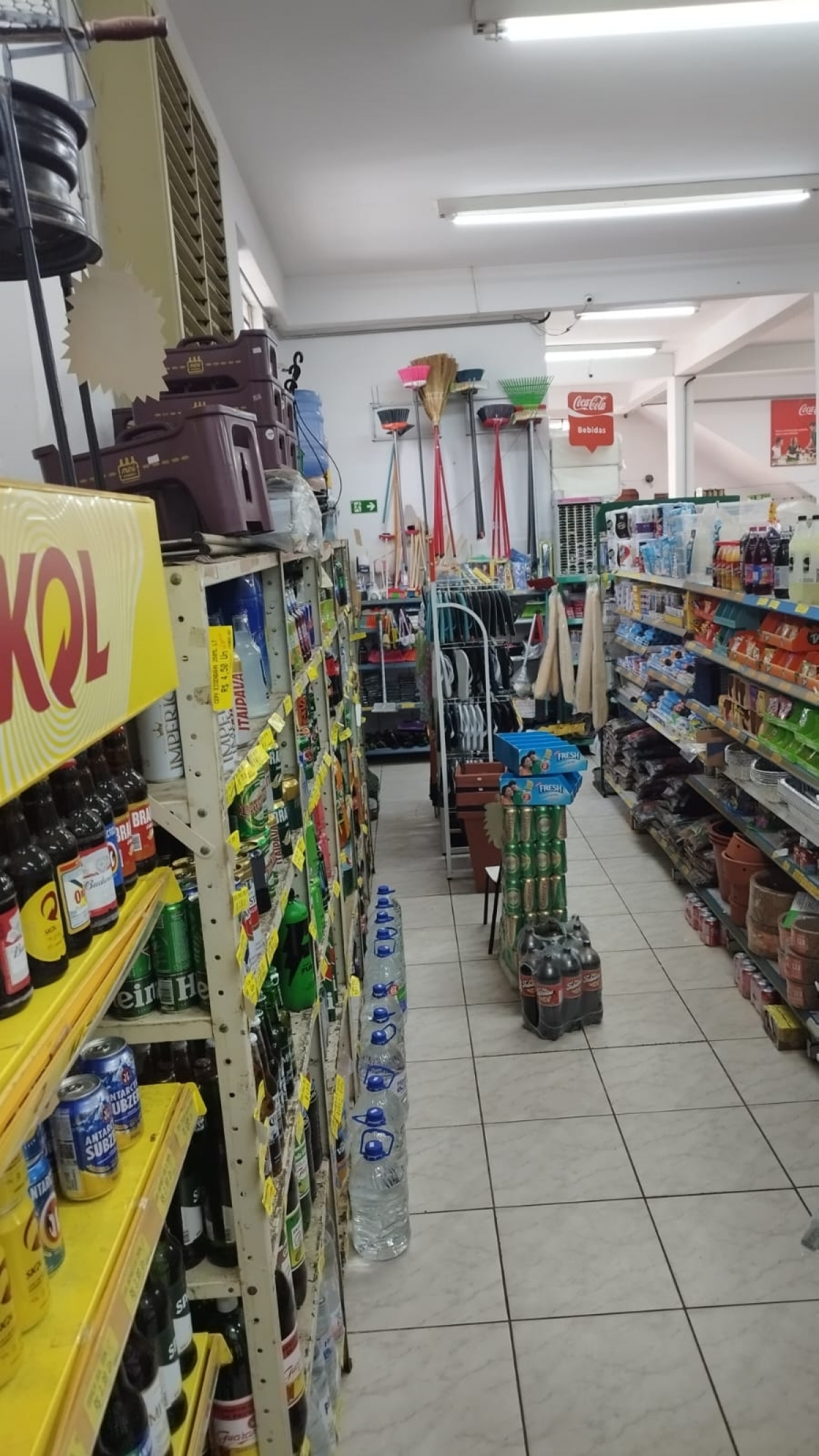 Supermercado à venda