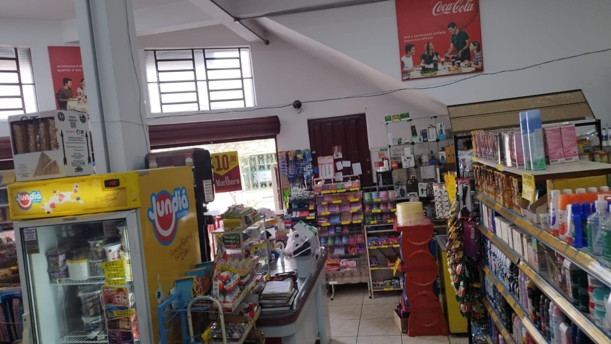 Supermercado à venda