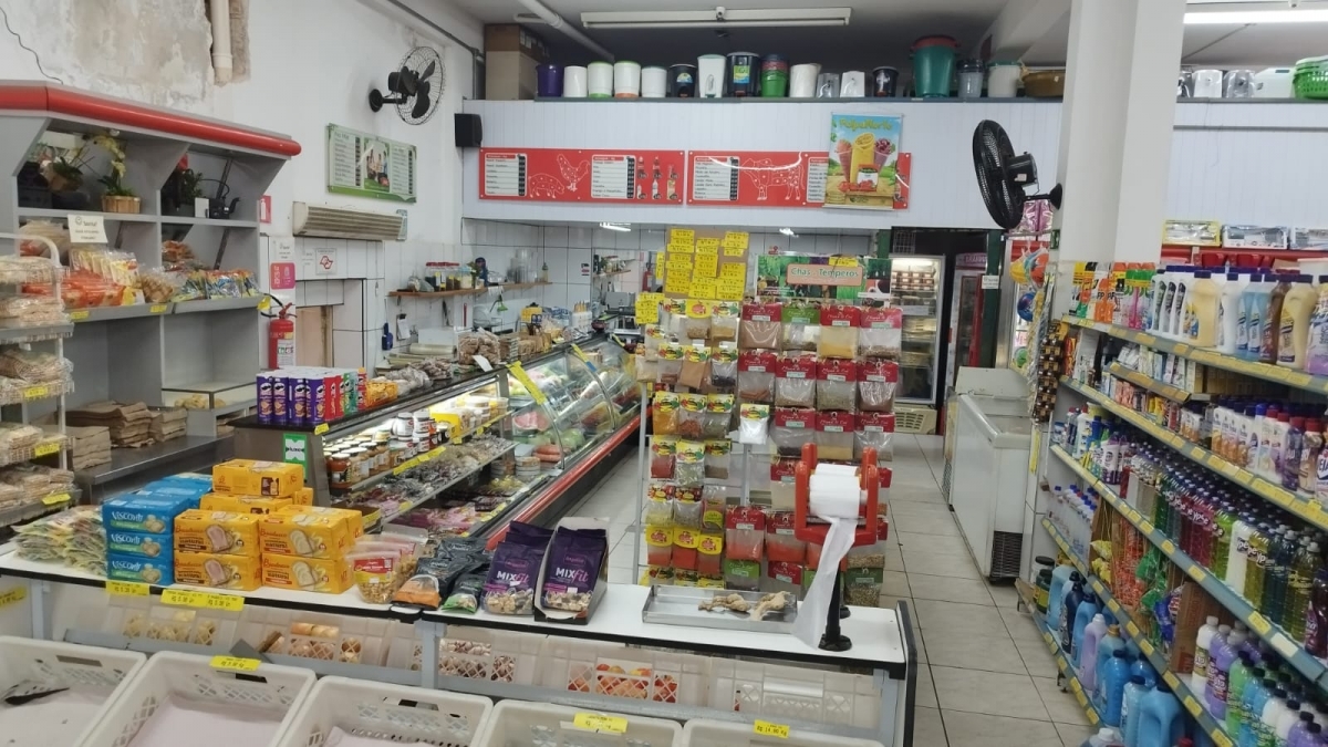 Supermercado à venda