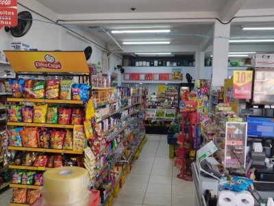 Supermercado à venda