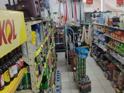 Supermercado à venda