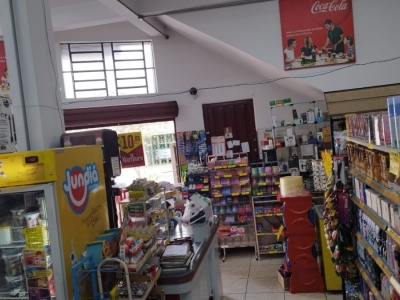 Supermercado à venda