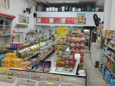 Supermercado à venda